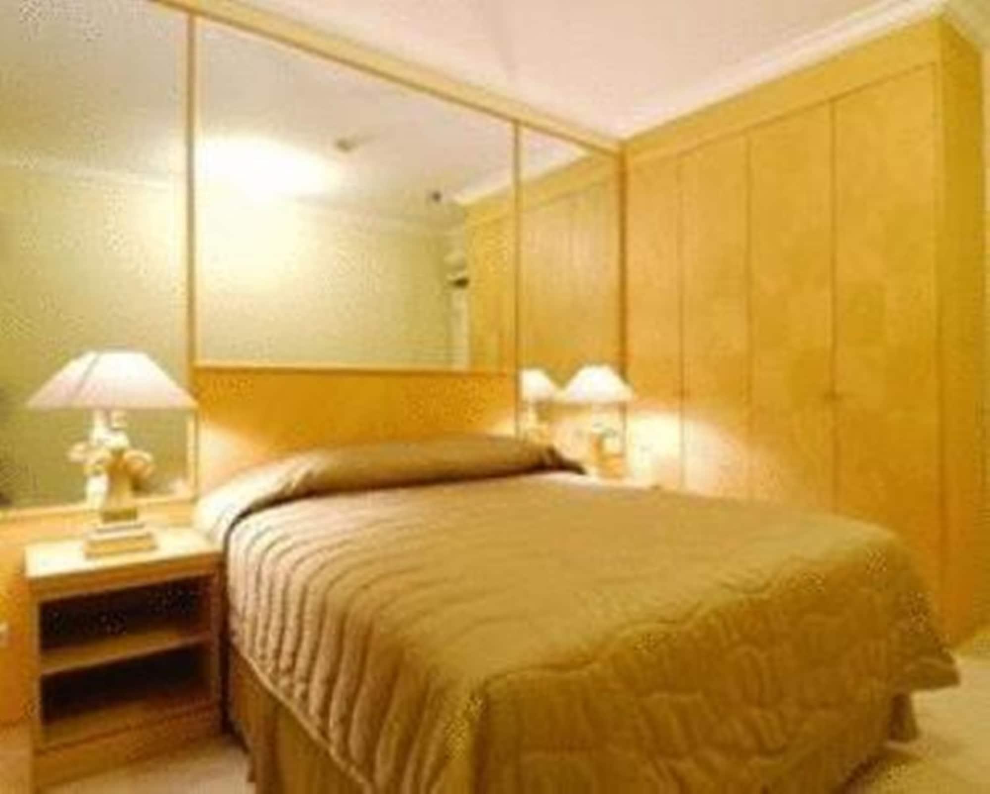 Batavia Hotel & Serviced Apartments Jakarta Exteriör bild