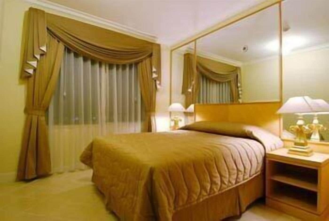 Batavia Hotel & Serviced Apartments Jakarta Exteriör bild