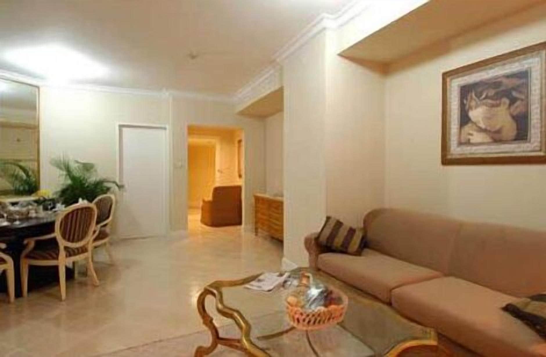 Batavia Hotel & Serviced Apartments Jakarta Exteriör bild