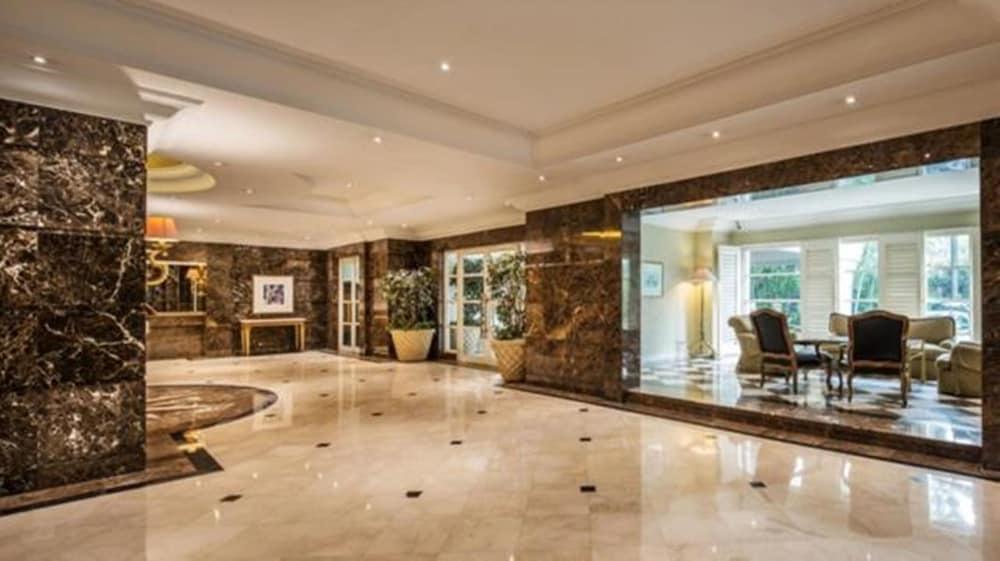 Batavia Hotel & Serviced Apartments Jakarta Exteriör bild