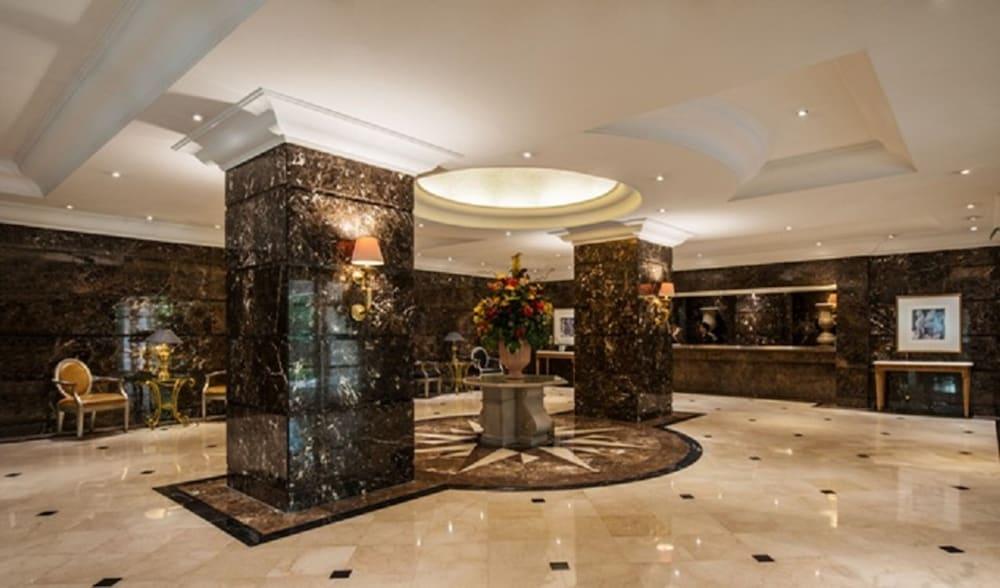 Batavia Hotel & Serviced Apartments Jakarta Exteriör bild