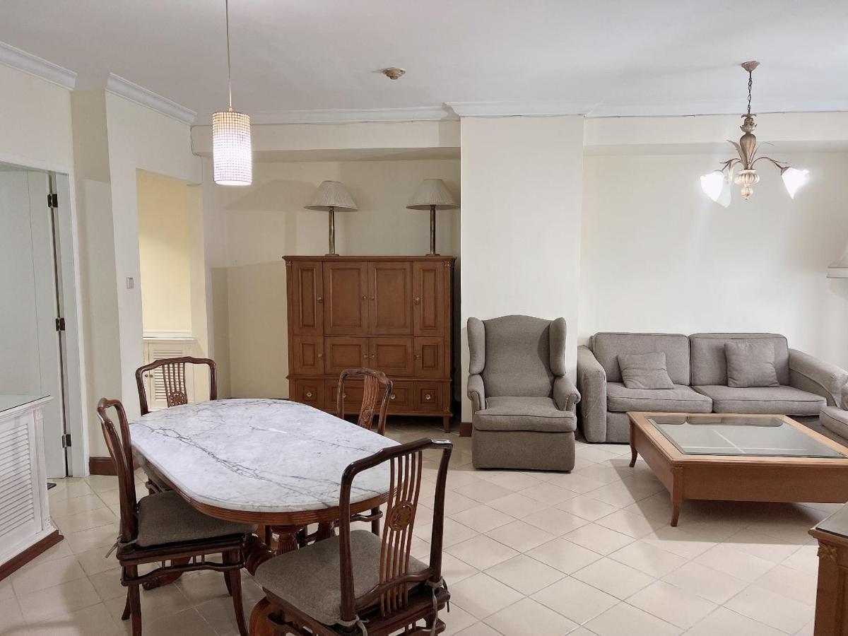 Batavia Hotel & Serviced Apartments Jakarta Exteriör bild