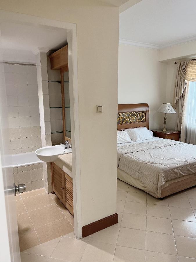 Batavia Hotel & Serviced Apartments Jakarta Exteriör bild