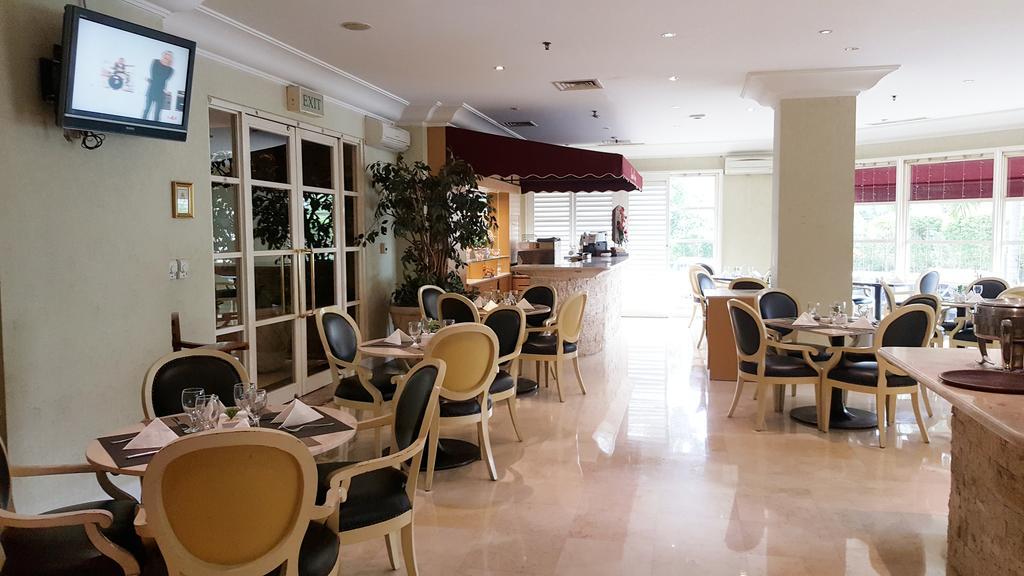 Batavia Hotel & Serviced Apartments Jakarta Exteriör bild