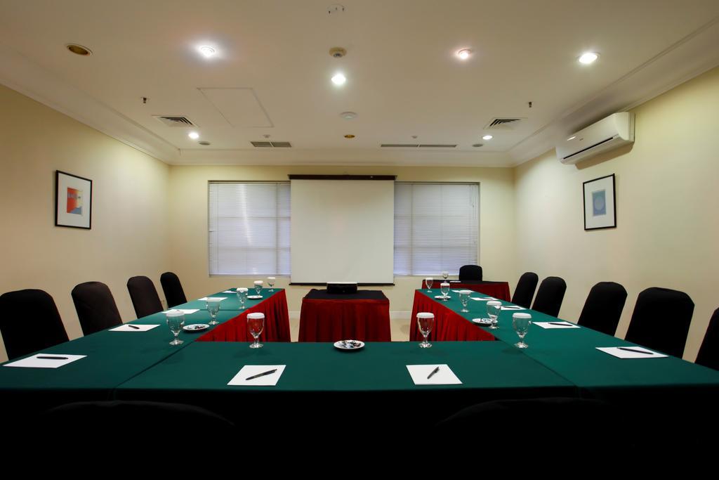 Batavia Hotel & Serviced Apartments Jakarta Exteriör bild