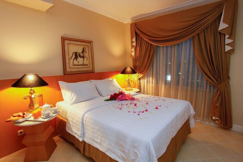 Batavia Hotel & Serviced Apartments Jakarta Exteriör bild
