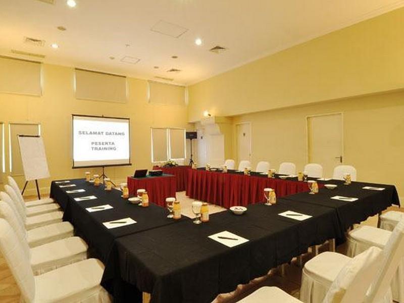 Batavia Hotel & Serviced Apartments Jakarta Exteriör bild