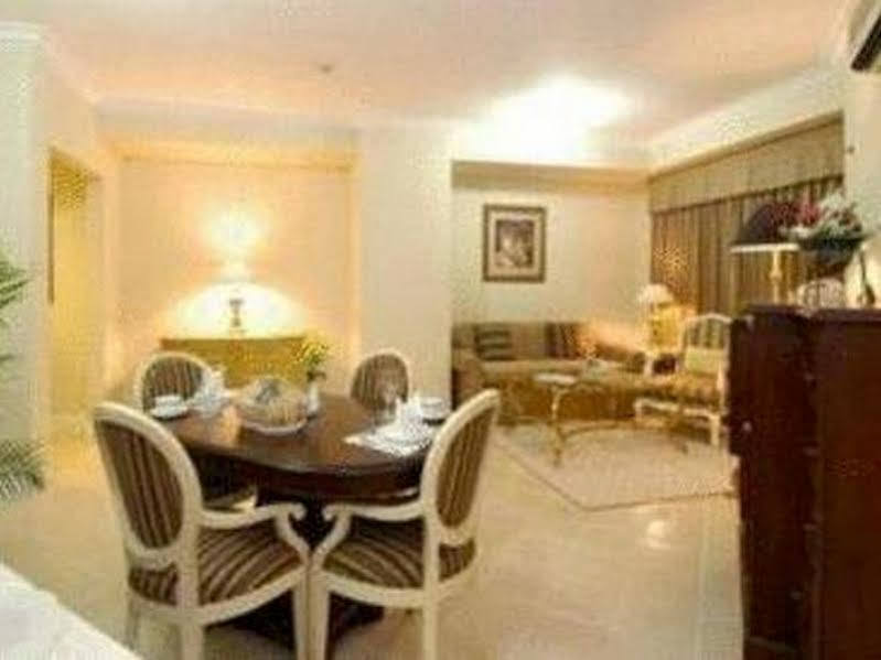Batavia Hotel & Serviced Apartments Jakarta Exteriör bild